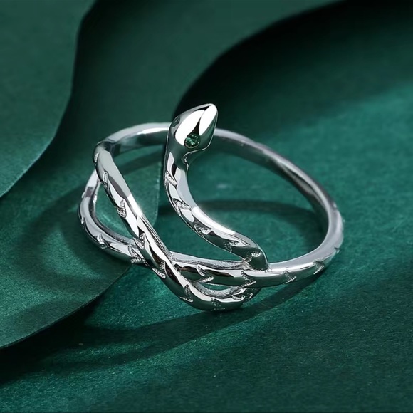 NWT 🐍 STAMPED .925 STERLING SILVER COILED GREEN EYES ETCHED SNAKE RING Size 8 - Picture 4 of 8